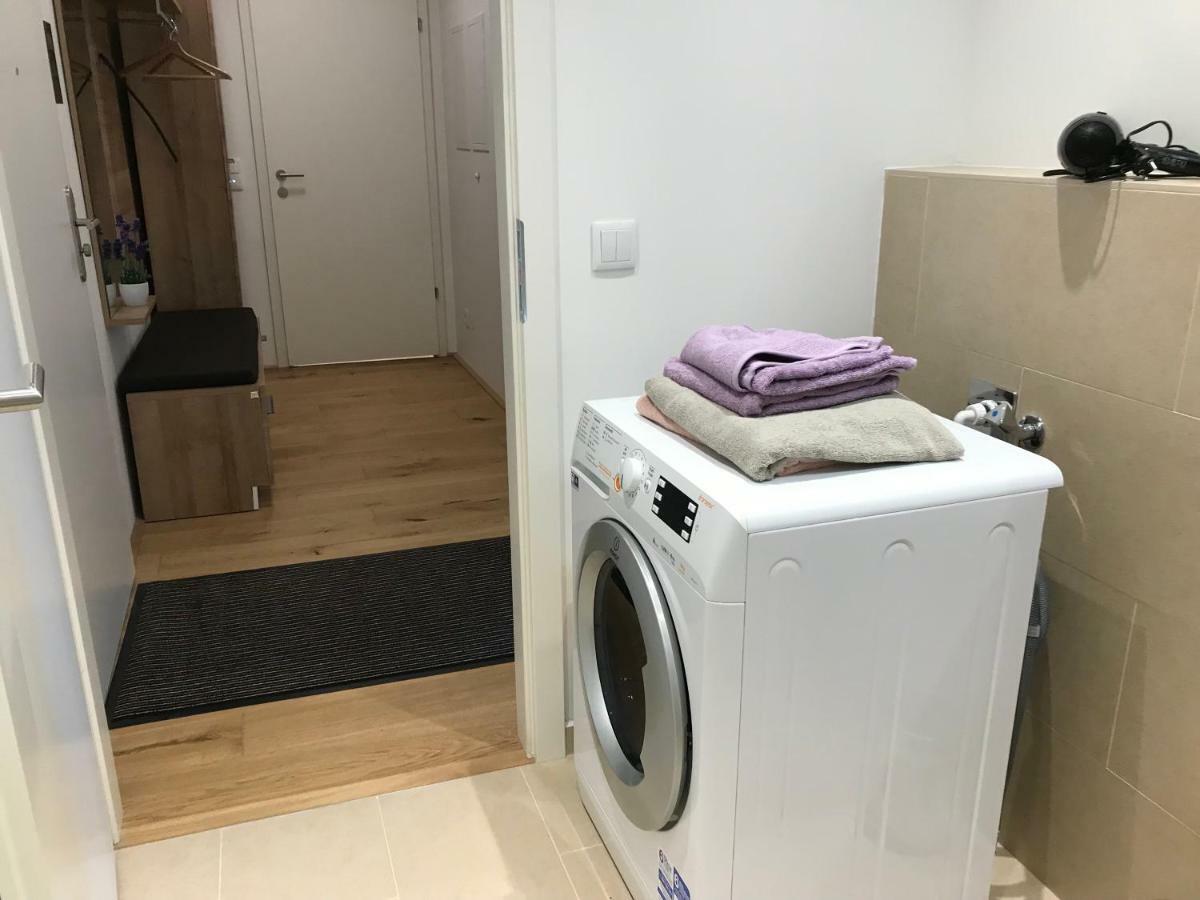 Spacious, Modern 1-bdrm Apt Near Vic & Austria Ctr * Wien